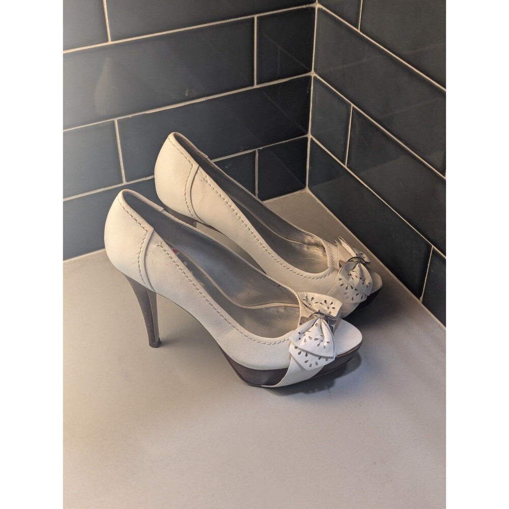 Womens Guess White Chappel Heels Business Classic Spring Shoes‎ Sz 8